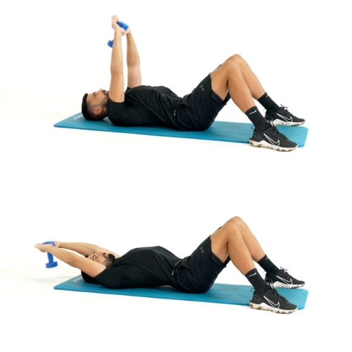 Pull-over-demonstration illustration de comment réaliser Pull Over avec haltère étape par étape. Exercice de musculation